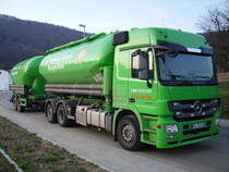 Und nochmal der Mercedes Benz Actros Holzpellets Silo in Kleingemnd am 15.03.11