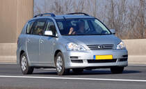Toyota Avensis Verso 2.0, A61 Miel 04.03.2011