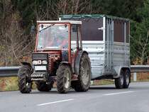 FIAT 35-66DT eilt mit einem kleinen Anhnger seinem Ziel entgegen;101106