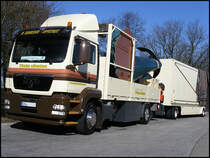 07.03.2011 :  MAN TGS 18.360, hier als Hngerzug fr ein Schausteller-Unternehmen ....