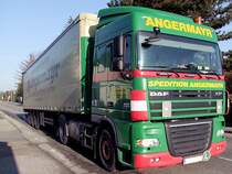 DAF XF105.460 der Sped.Angermayr steuert in den frhen Morgenstunden Richtung Betriebszentrale;110312