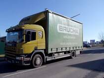 SCANIA-114L hat bei einem Rohbau Isolationsmaterial abgeliefert;110225