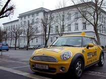 MINI aus Salzburg vor dem alten Gymnasium in Ried;110219