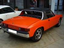 Heckansicht eines VW-Porsche 914/6 im Farbton Blutorange (Code L21E). 1969 - 1972. Der 914/6 war das einzige 6-zylindrige Modell aus der 914 Reihe. Der Boxermotor des 911T leistete 110 PS aus 1.991 cm Hubraum. Der Luxus, ein solches Modell zu fahren, kostete 1969 mindestens DM 19.000,00. Insgesamt wurden 118.978 914´er gebaut. Davon entfielen 3.332 Autos auf den 914/6. Meilenwerk Dsseldorf am 20.03.2011.