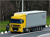 DAF XF von einer Autobahnbrcke aufgenommen am 20.03.2011.