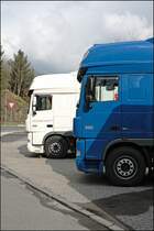 DAF XF105 Impressionen in Altena(Westf). Beide sehen gleich aus doch im Detail sind sie unterschiedlich: Der vordere DAF XF105 bestitzt 410 PS (105.410) und der DAF XF von WEMHOFF besitzt 460 PS (105.460).