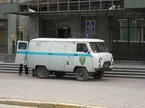 Geldtransportwagen fotografiert in Ivano Frankivsk, Ukraine am 27-03-2008.