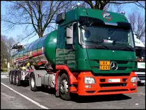 21.03.2011: Mercedes Actross 1844 als Tankauflieger - beladen mit Schwefel in geschmolzener Form ..