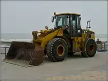 Caterpillar Radlader wartet am 27.03.2011 auf seinen n�chsten Einsatz.