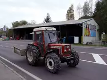 FIAT DT 50-66 rattert mit einer Ladeschaufel auf der B124 Richtung K�nigswiesen;101023