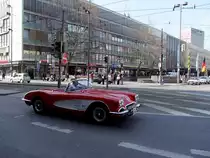 Flotter Flitzer(Chevrolet Corvette 1958�r) im Bereich des M�nchner Hauptbahnhofes ;110329