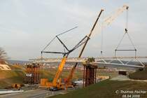 700 T_Kran auf der Baustelle der A73 von Lichtenfels nach Erfurt in Ksten beim einheben der Strassenbrcke nach Kloster Banz.