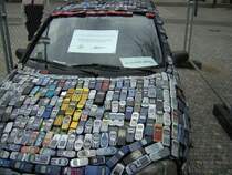 Ausstellung April 2008 in Prag:  autoMOBIL       
Die Mobiltelefone auf dem Opel Corsa wurden nicht gezaehlt. 