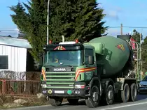 SCANIA 114C 380 am Weg zu einem Betonmischwerk;110120
