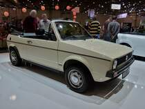 Als nachfolger des Karmann-Gia wurde ab 1976 der VW Golf I Cabriolet gebaut, aufgenommen am 02.04.2011 bei der Techno Classica in Essen.