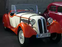 BMW 319/1 Sport-Zweisitzer. 1934 - 1936. Vom Modell 319/1 Sport-Zweisitzer wurden ganz genau 100 Fahrzeuge gebaut. Der 6-Zylinderreihenmotor leistete aus 1.911 cm� Hubraum 55 PS. Die H�chstgeschwindigkeit war mit 130 km/h angegeben. Saisoner�ffnung am D�sseldorfer Meilenwerk 10.04.2011.