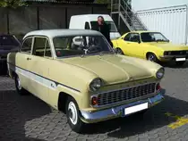 Ford Taunus 12M der vierten Serie von 1959 - 1962. Der 1.172 cm� leistete 38 PS aus 1.172 cm� Hubraum. Von den Limousinen der vierten Serie verkaufte Ford 215.471 Autos. Saisoner�ffnung am D�sseldorfer Meilenwerk 10.04.2011.