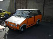 AWS Shopper. 1973 - 1974. Versehen mit der Technik des 250´er Goggomobils schielte der AWS Shopper auf die Kunden mit dem alten Fhrerschein der Klasse IV. Der Cityflitzer geriet mit einem Kaufpreis von DM 5.700,00 zu teuer. Nach 1.400 Shoppern mute AWS 1974 Konkurs anmelden. Saisonerffnung am Dsseldorfer Meilenwerk 10.04.2011.