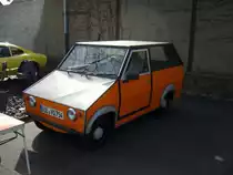 AWS Shopper. 1973 - 1974. Versehen mit der Technik des 250´er Goggomobils schielte der AWS Shopper auf die Kunden mit dem alten F�hrerschein der Klasse IV. Der Cityflitzer geriet mit einem Kaufpreis von DM 5.700,00 zu teuer. Nach 1.400 Shoppern mu�te AWS 1974 Konkurs anmelden. Saisoner�ffnung am D�sseldorfer Meilenwerk 10.04.2011.