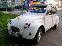 Citroen 2CV mit  cooler Khlerfigur; 080411