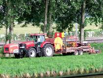 CASE 180 karrt einiges an Equipment entlang des Amsterdam-Rijnkanaal;100903