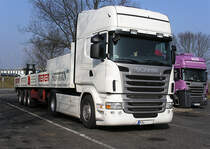 01.03.2011: Scania Pritschenauflieger (ohne Typenbez.)  von Metten - Steindesign ...