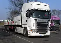 01.03.2011: Scania Pritschenauflieger (ohne Typenbez.)  von Metten - Steindesign ...