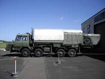 Tatra 815 8x8 als Antennentrgerfahrzeug, zu dem gesamten Radarkomplex gehren insgesamt sieben Fahrzeuge, dieses Modell ist der rechte Radar-Posten. Gesehen im Luftwaffen-Museum Gatow, 09.04.2011