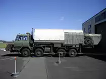 Tatra 815 8x8 als Antennentr�gerfahrzeug, zu dem gesamten Radarkomplex geh�ren insgesamt sieben Fahrzeuge, dieses Modell ist der rechte Radar-Posten. Gesehen im Luftwaffen-Museum Gatow, 09.04.2011