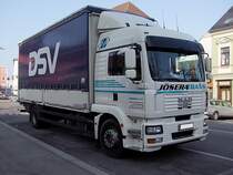 MAN von JoseraTrans ist schon Frhmorgens im Zustelldienst;110330