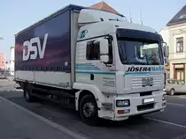 MAN von JoseraTrans ist schon Fr�hmorgens im Zustelldienst;110330