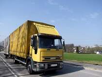 IVECO Eurocargo tector ist mit einem Einachstandemhnger unterwegs;110330