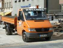 MB Sprinter der Firma  KLLMER  steht auf der Baustelle Uniplatz in Fulda, April 2011