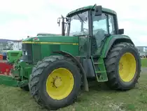 John Deere 6810 steht bei einem Landmaschinenh�ndler in 36088 H�nfeld, April 2011