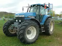 New Holland 8970 steht bei einem Landmaschinenh�ndler in 36088 H�nfeld, April 2011