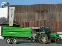 DEUTZ-FAHR DX6.06 mit gleichfarbigem Einachstandemkipper;110326