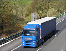 08.04.2011: MAN - Sattelzug in schlichtem blau gesehen auf der Sauerland-Autobahn..