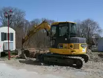 Komatsubagger am 10.April 2011 in Buschvitz.