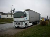 Ein sterreichischer RENAULT-LKW im Industriegelnde von Bergen/Rgen am 12.04.2008