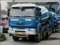 Am 30.03.2011 lieferte dieser Renault Betonmischer Lkw, Beton an einer Baustelle ab.