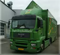 Mit diesem MAN Sattelzug sammelt die  Super Drecks K�scht  den Sonderm�ll bei den Garagenbetrieben in Luxemburg ein. 05.04.2011