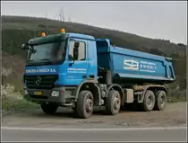 Mercedes-Benz Actros 3241 Kipper, fotografiert am 11.04.2011.