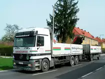 ACTROS 2548 von Innendorfer auf der B134 Richtung Bad-Schallerbach;110411