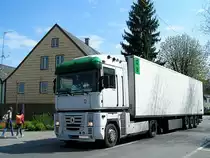 RENAULT-Magnum aus Ungarn durchf�hrt das Rieder Stadtgebiet;110408