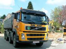 VOLVO FM480 wird schon auf einer neuen Gro�baustelle von Kobelco 235SR erwartet;110416