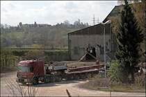 Was ganz feines sonnt sich im Morgenlicht des 12.04.2008 in Westhofen. Ein Mercedes-Benz Actros  4160 . Auch wenn mir der Fahrzeughersteller nicht ganz gefllt, sind die Daten schon recht ordentlich;-)