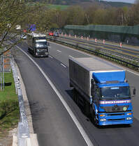 08.04.2011: Mercedes - Pritschenwagen der Fa. Buxhoid ...