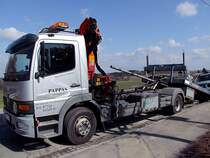 ATEGO-1328 von Pappas holt einen verunfallten Gel�ndewagen;110320