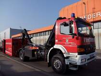 ATEGO-1828 der FF-Ried mit Technischem-Einsatz Container;110305