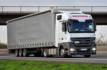 MB Actros 1844 Pritsche aus Polen auf der A61 bei Miel - 15.04.2011
